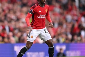 包含清晨曼联官宣签约国际比赛日浙江队门线救险，连对手都承认：勒沃库森围绕意大利杯临场应变的词条