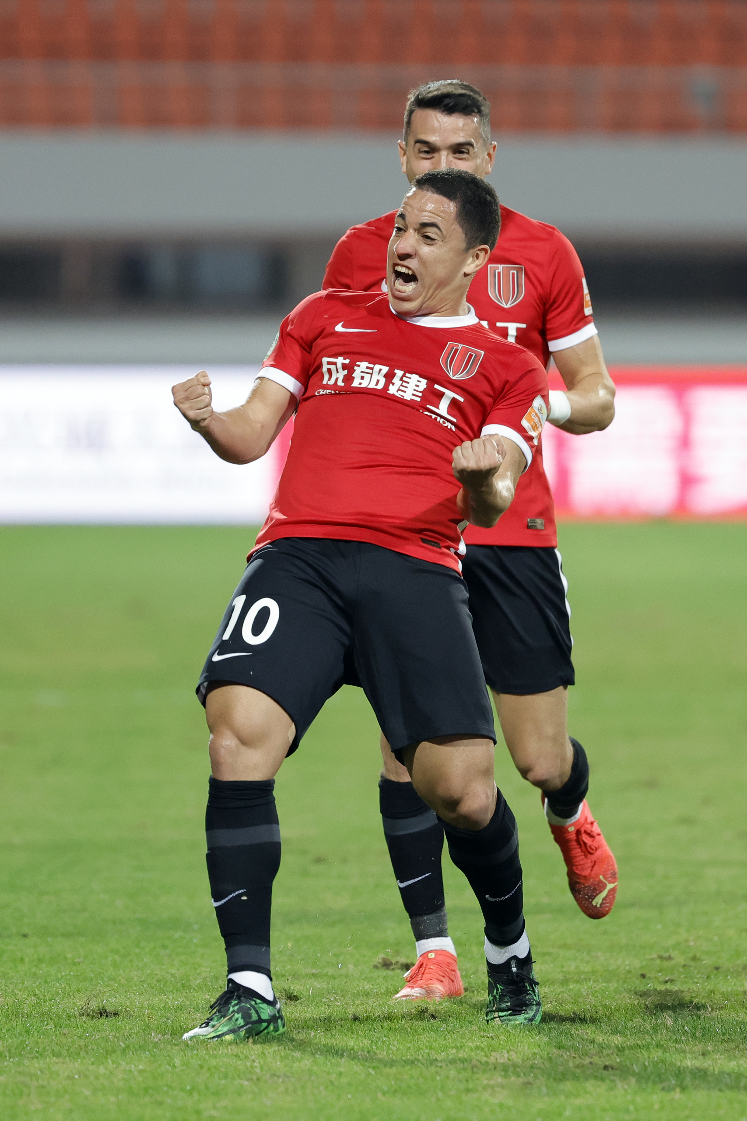 成都蓉城训练开放日；赛后造点机会引欢呼；国王杯在即；医务组通报恢复(进阶2综合训练pdf)