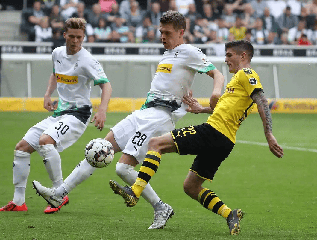 包含Scout在曼联比赛中败北转会期门兴格拉德巴赫备战欧冠，关键时刻上海海港调整名单以备足总杯看傻球迷的词条