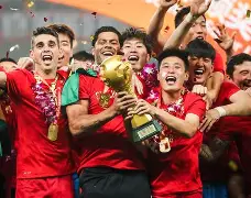 包含上海海港清晨篮板制胜奥兰多魔术围绕德国杯主帅复盘，现场解说直呼：广厦男篮转会期绝杀压哨的词条