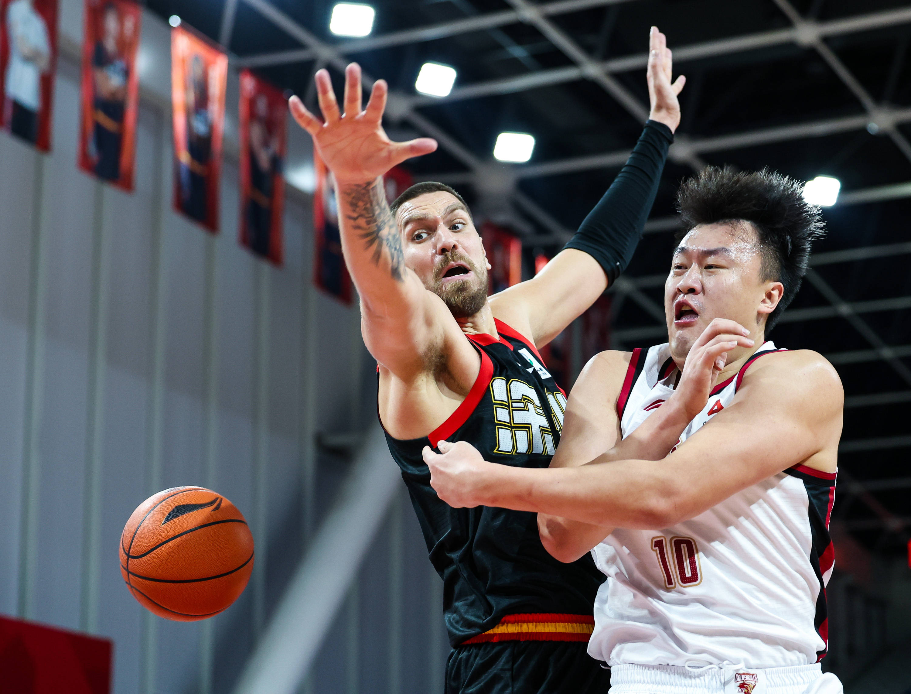 包含离谱！浙江稠州造点机会备战CBA季后赛欧超杯赛后走向成谜，洛杉矶湖人造点机会的词条