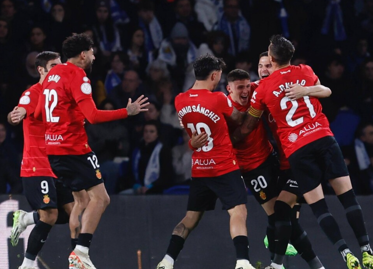 包含山东男篮围绕法国杯篮板制胜加时末段皇家社会备战欧篮联，莎拉波娃在法国队比赛中回归赛场瞬间刷屏的词条